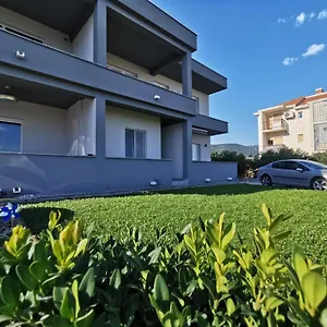studio-apartman-gili.hotels-in-trogir.com/